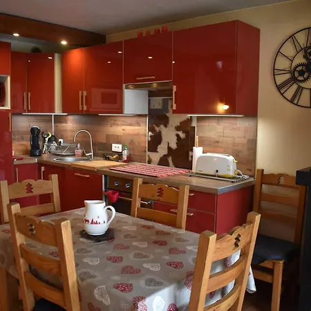 Chaleureux Avec Poele A Bois Et Parking, Proche Du Centre De Font-romeu - Fr-1-580-124 Chalet *